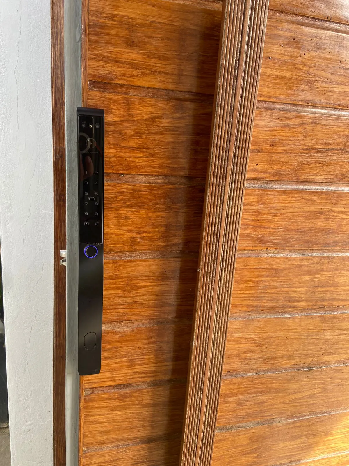 Technologie biométrique par empreinte digitale utilisée dans la serrure intelligente connectée digitale D18 Slim de WikoGet pour sécuriser les maisons connectées au Maroc à Casablanca et Rabat.